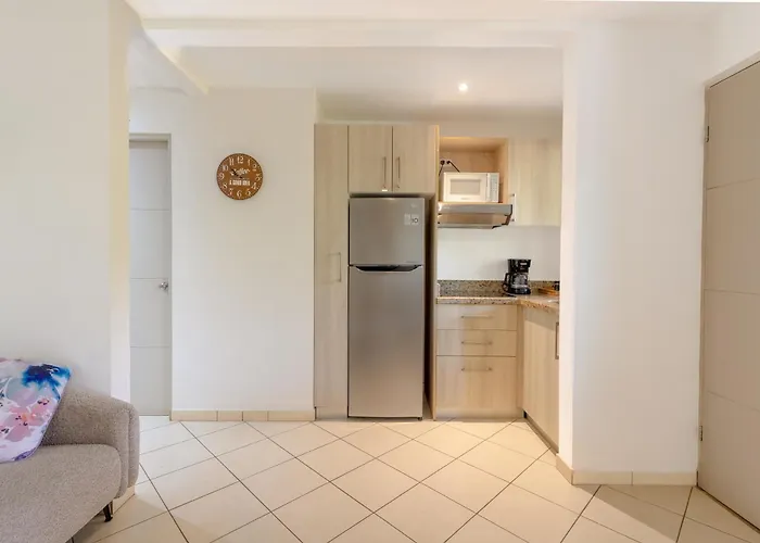 Two Palms Ground Floor Unit Across From Ferienhaus