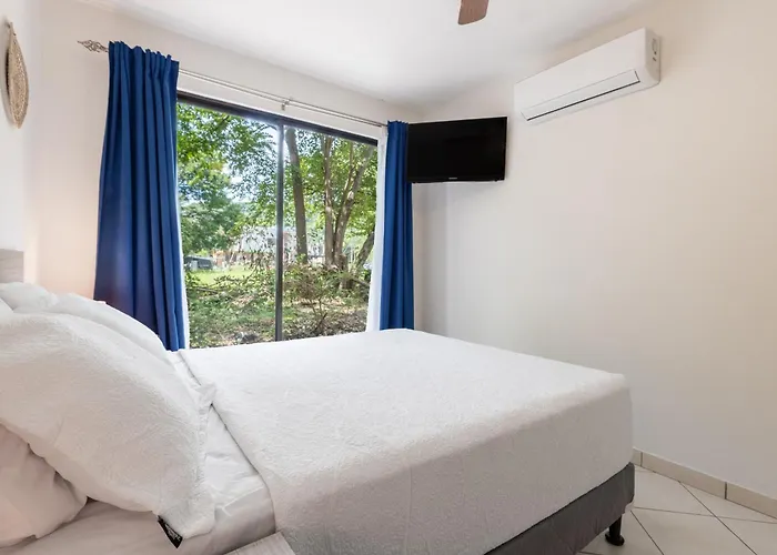 Two Palms Ground Floor Unit Across From Ferienhaus *