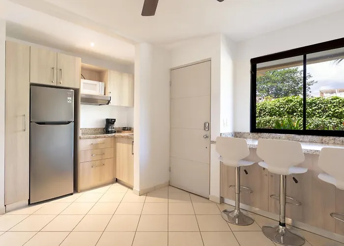 Two Palms Ground Floor Unit Across From Ferienhaus *