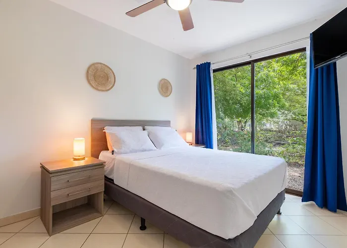 Two Palms Ground Floor Unit Across From Ferienhaus *