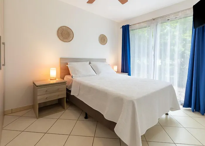 Two Palms Ground Floor Unit Across From Ferienhaus