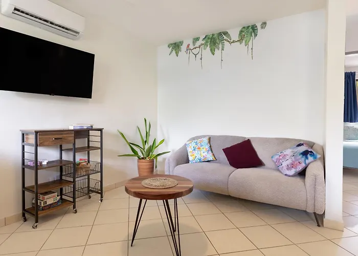 Ferienhaus Two Palms Ground Floor Unit Across From *