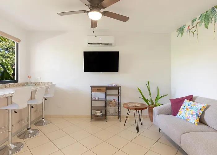 Two Palms Ground Floor Unit Across From Ferienhaus *