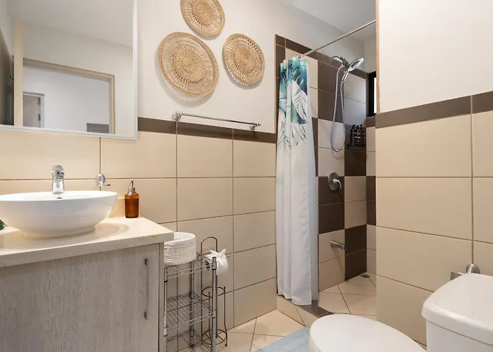 Two Palms Ground Floor Unit Across From Coco